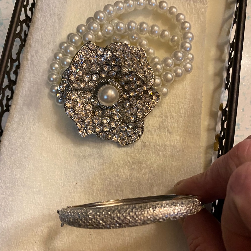 (2) Bracelets - Picture 7 of 7